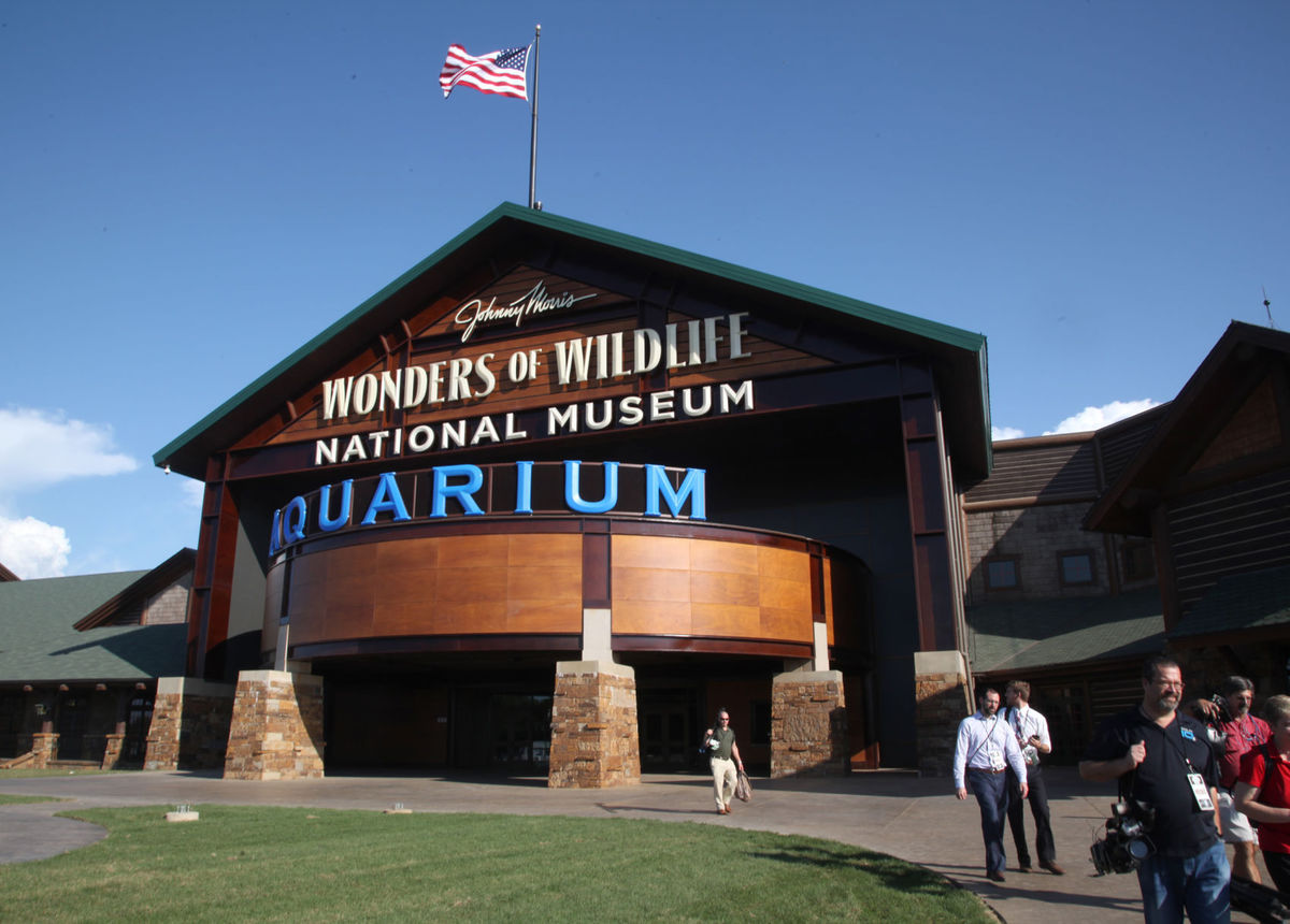 Challenger Helps Open Wildlife Museum & Aquarium